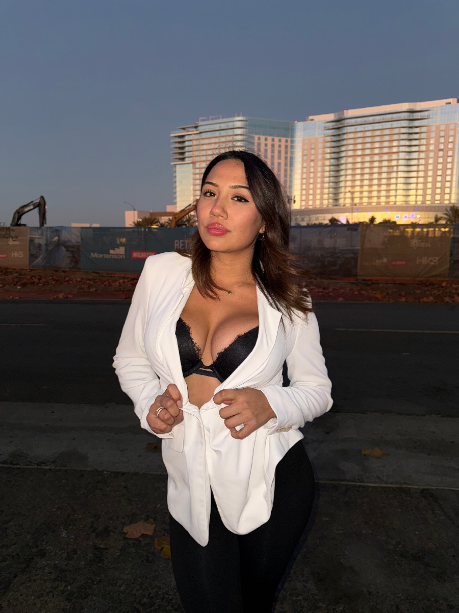 Take a pause and enjoy Ali Cruz — streaming from Indore