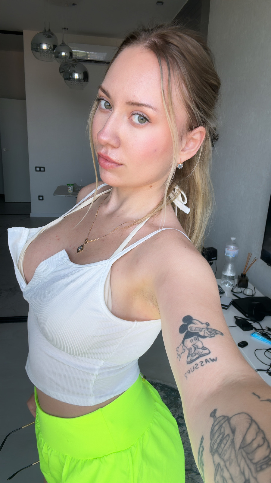 KateV in her underwear in Indore