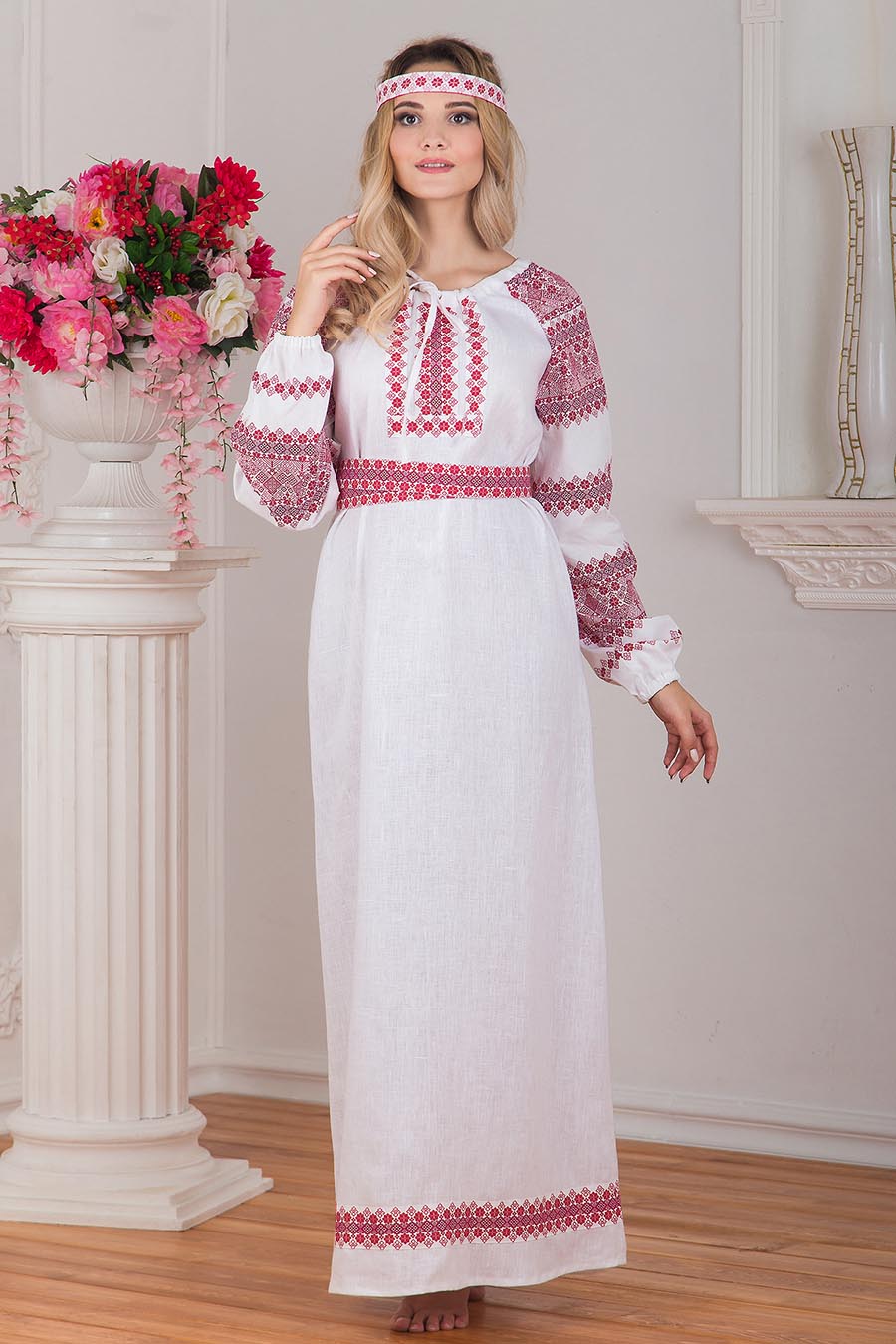 Women in Slavic costumes in Indore