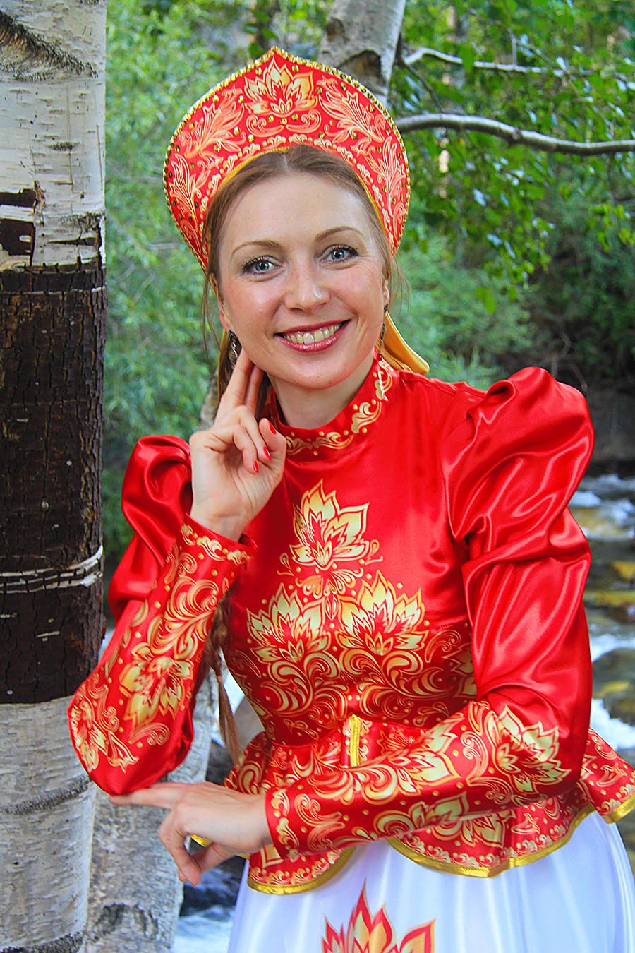 Women in Slavic costumes in Indore