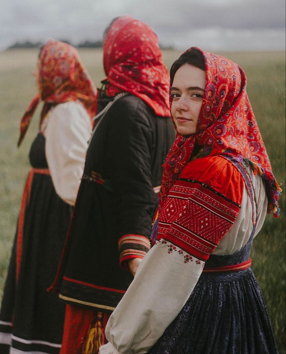 Women in Slavic costumes in Indore