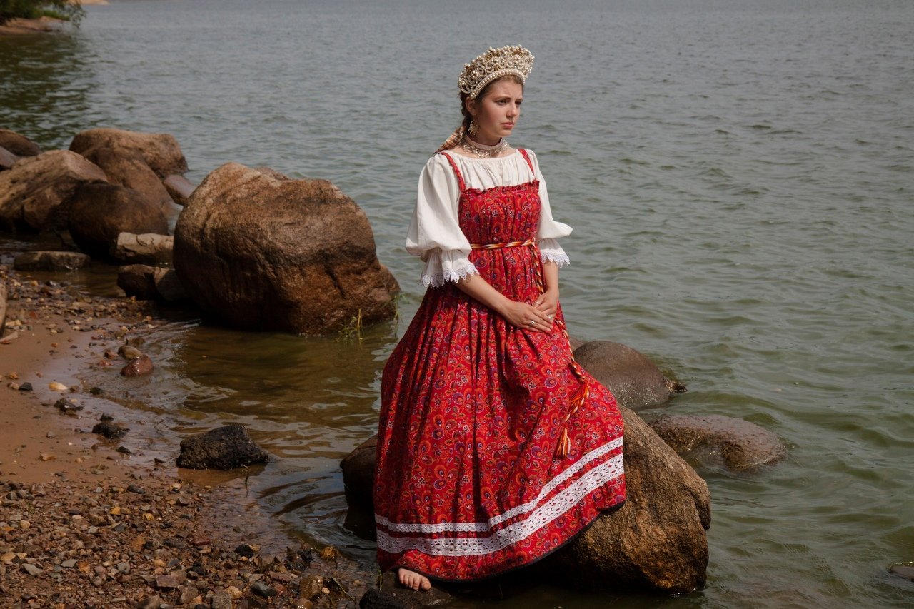 Women in Slavic costumes in Indore