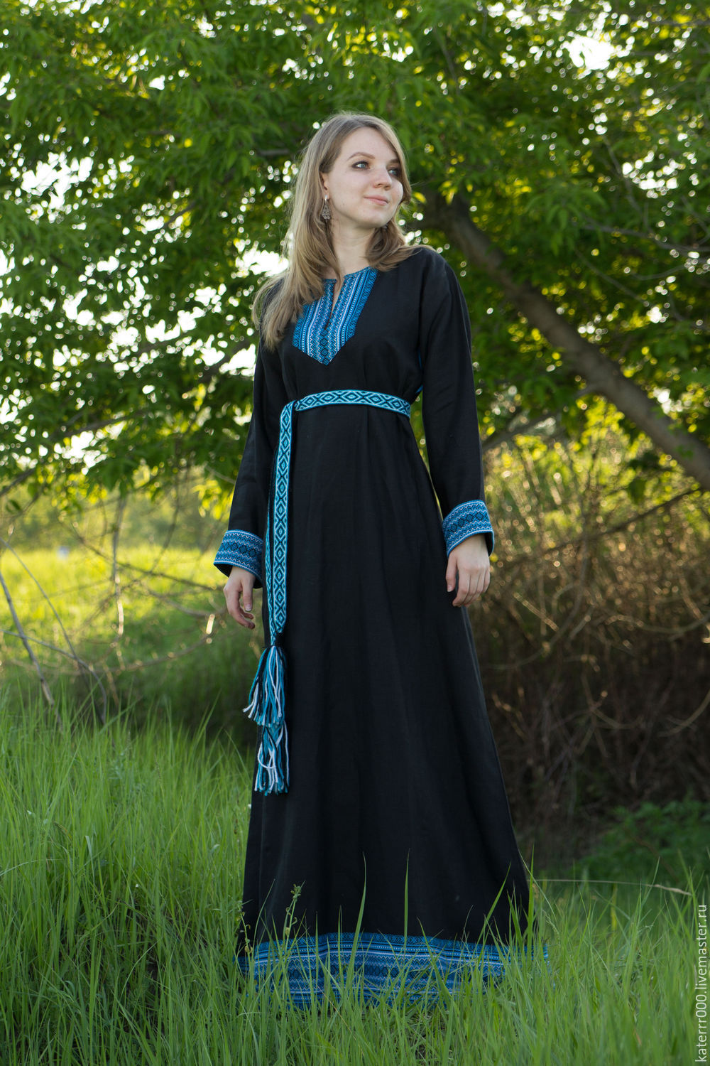 Women in Slavic costumes in Indore