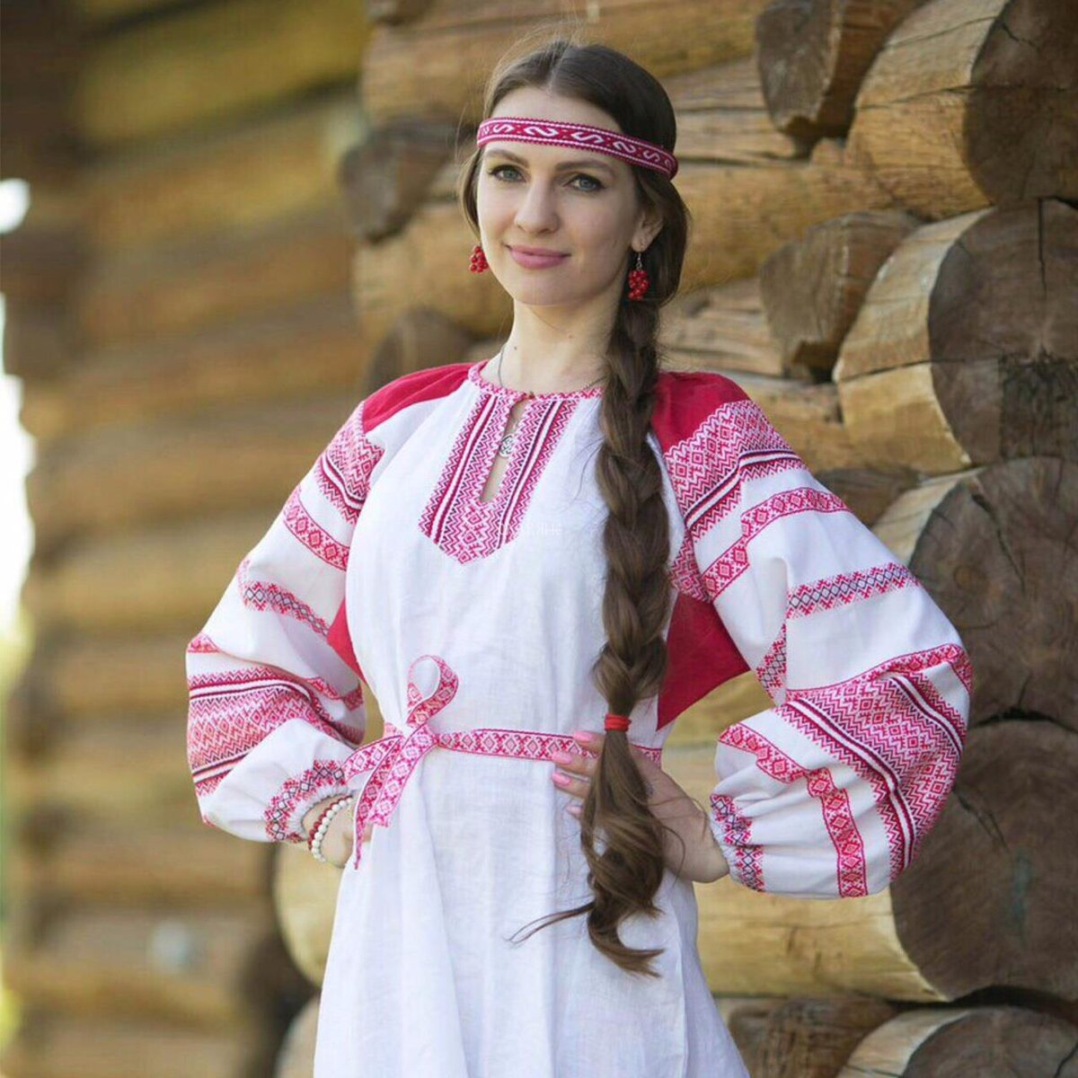 Girls in Slavic costumes in Indore