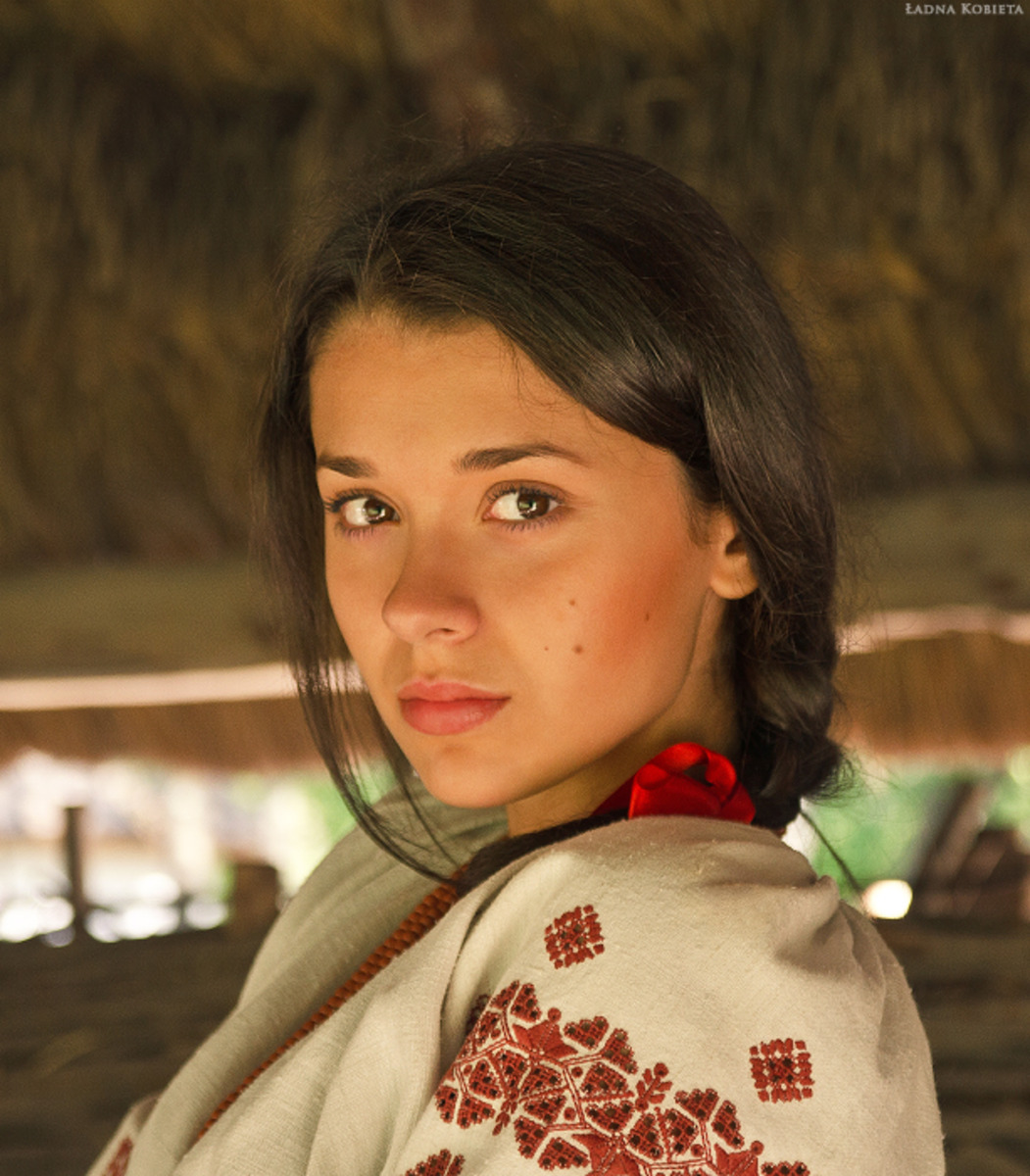 Girls in Slavic costumes in Indore