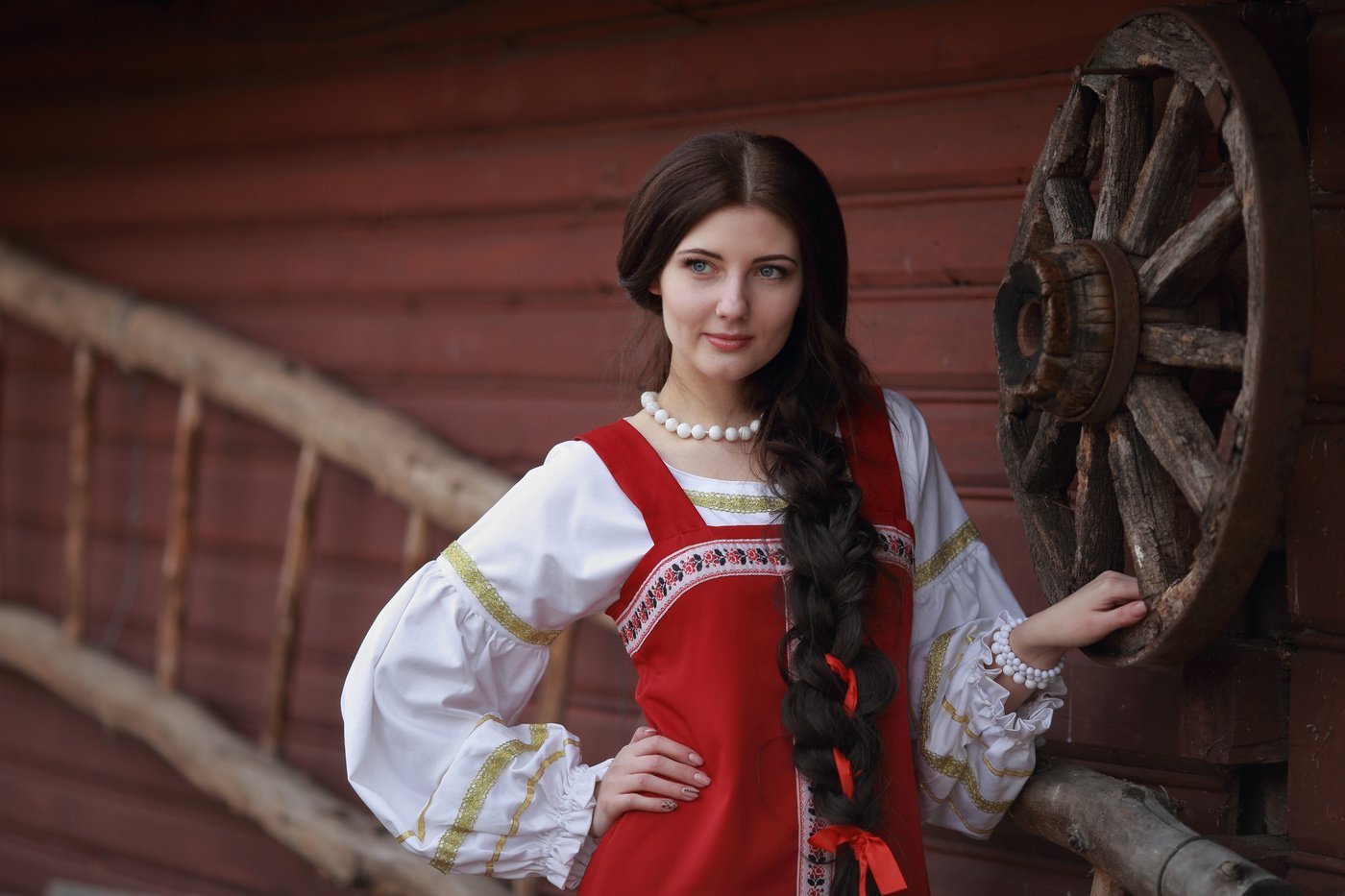 Girls in Slavic costumes in Indore