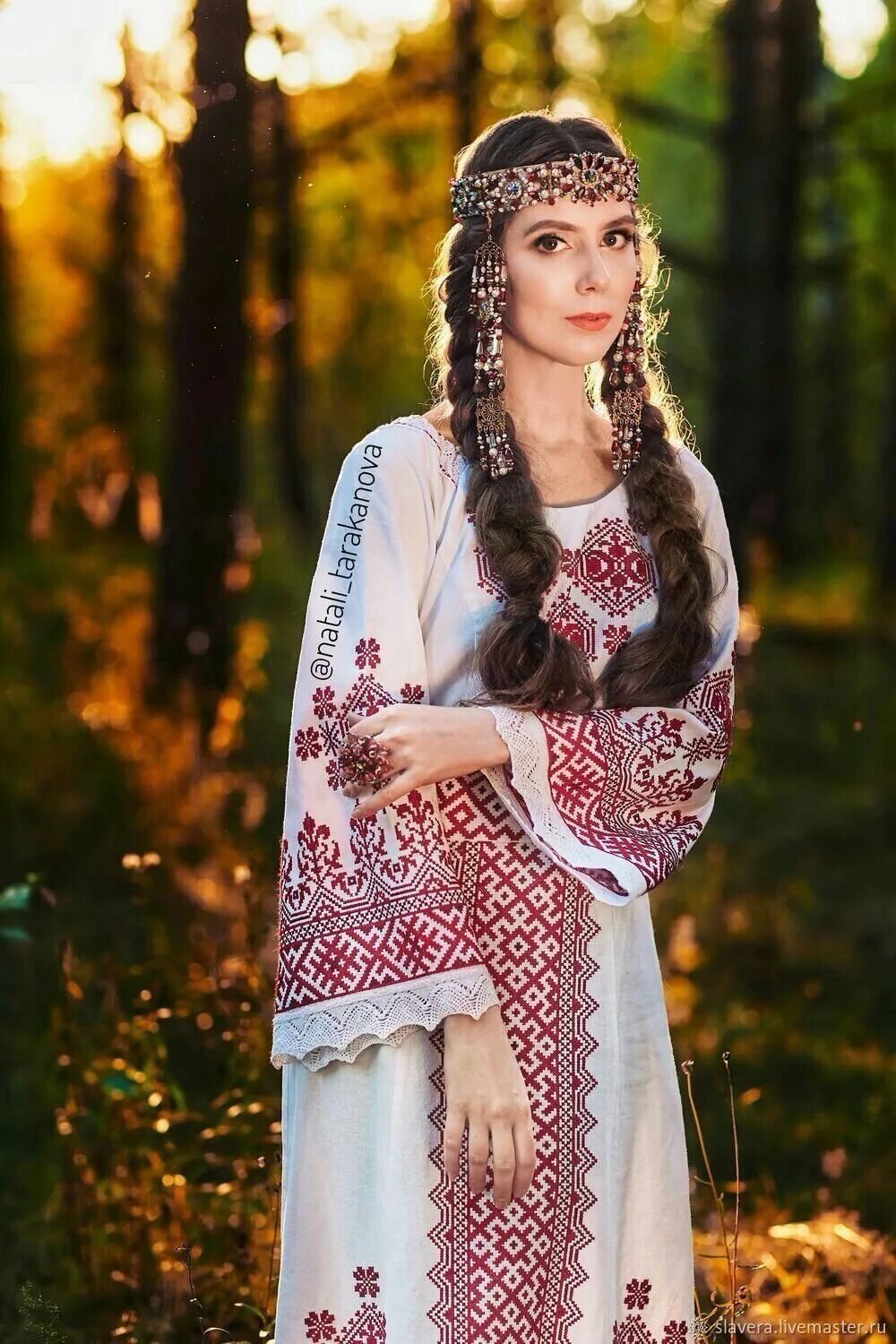 Girls in Slavic costumes in Indore