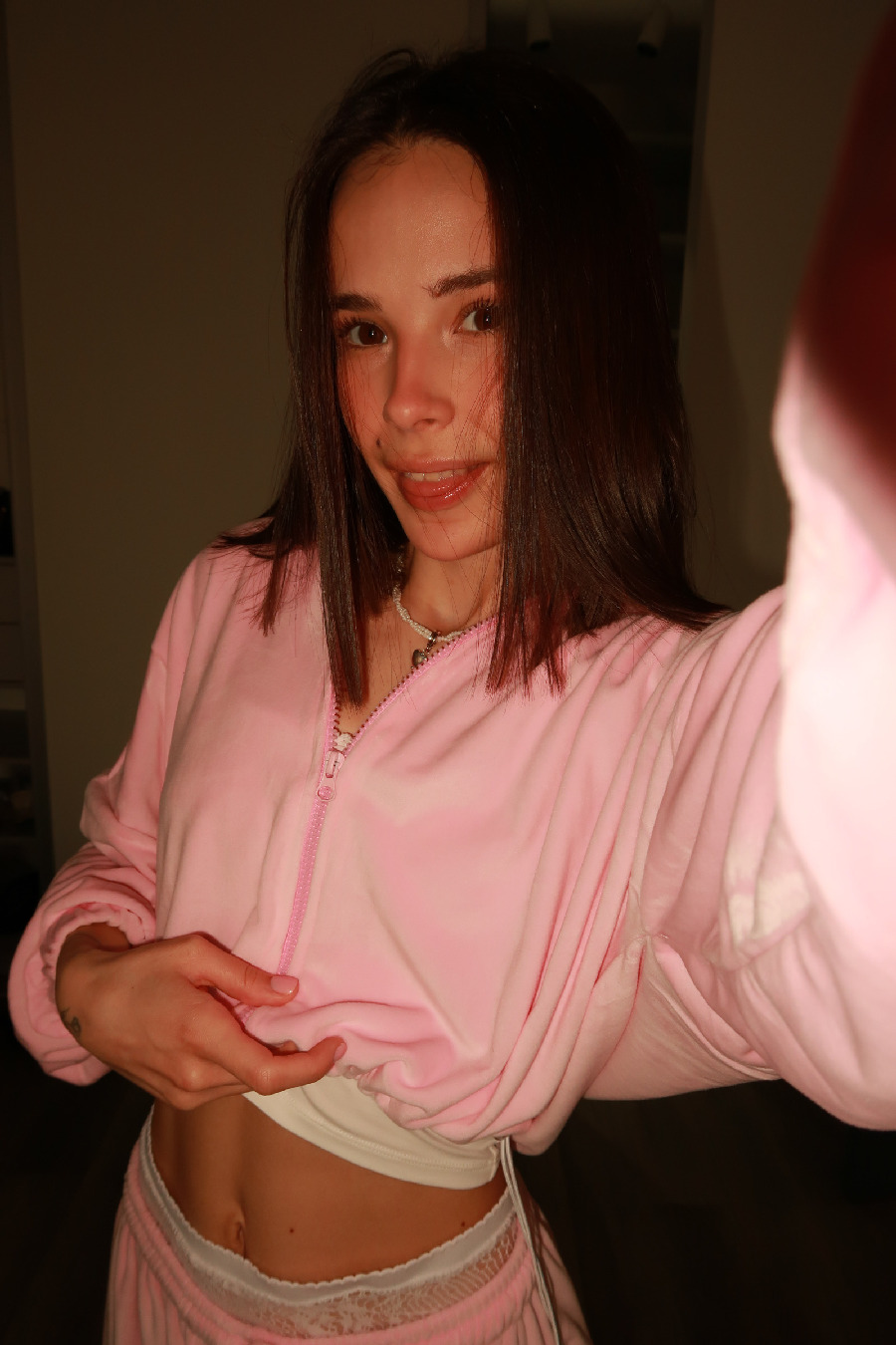 Tina brings the glow — live moments in Indore